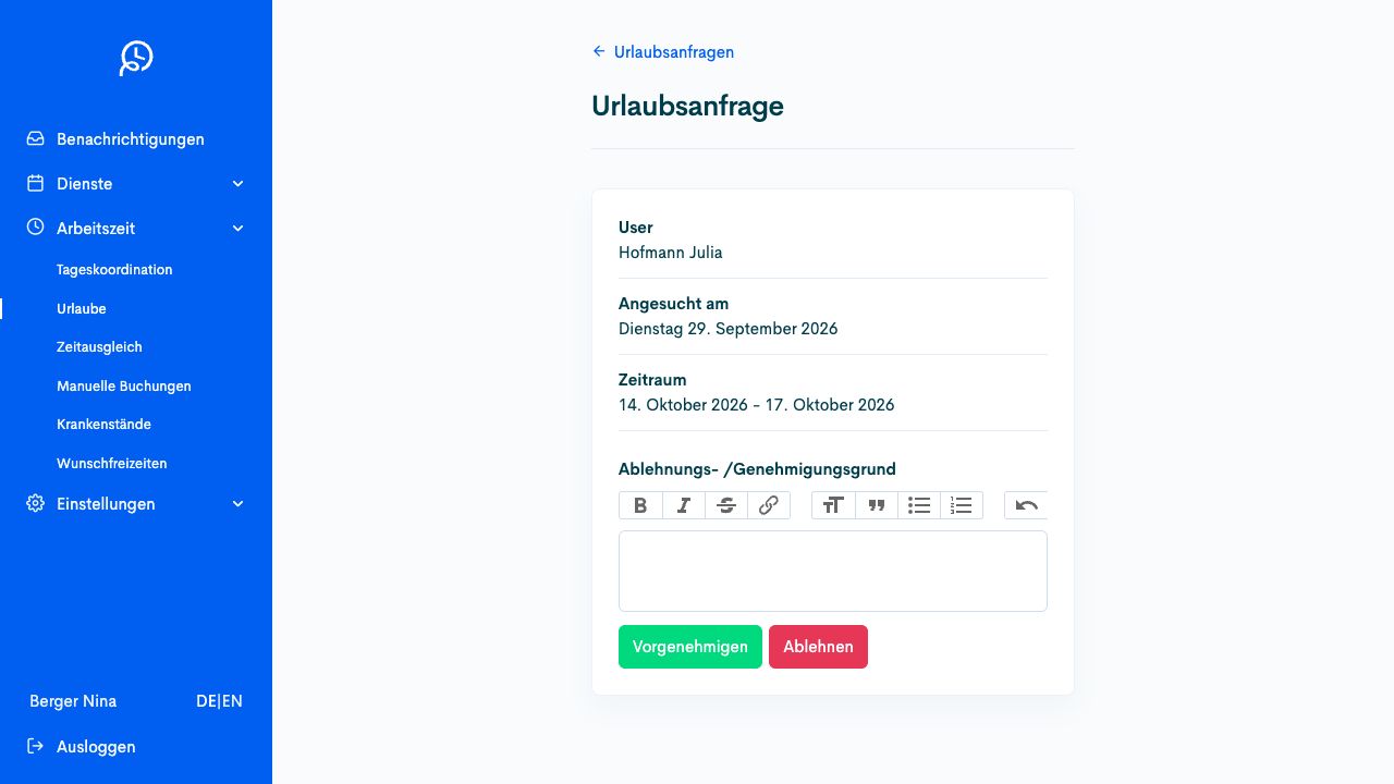 Detail einer Urlaubsanfrage mit Person, Zeitraum, Begründung und Vorentscheidungsfeldern